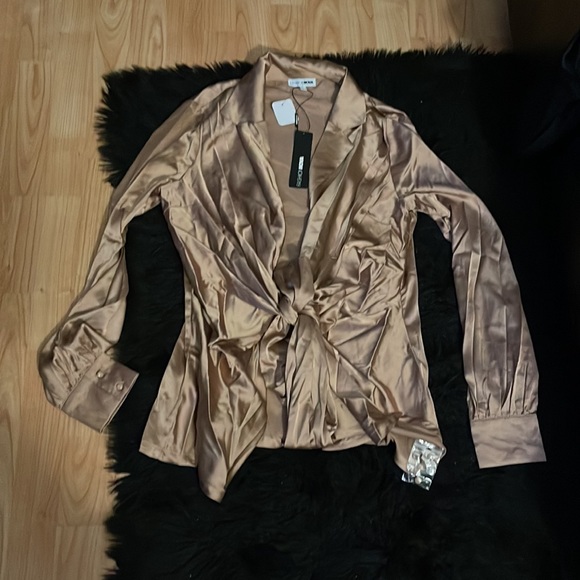 🥂🍾FASHION NOVA 2 PC SATIN CHAMPAGNE TIE IN FRONT SKIRT SET VERY SEXY - Picture 10 of 10